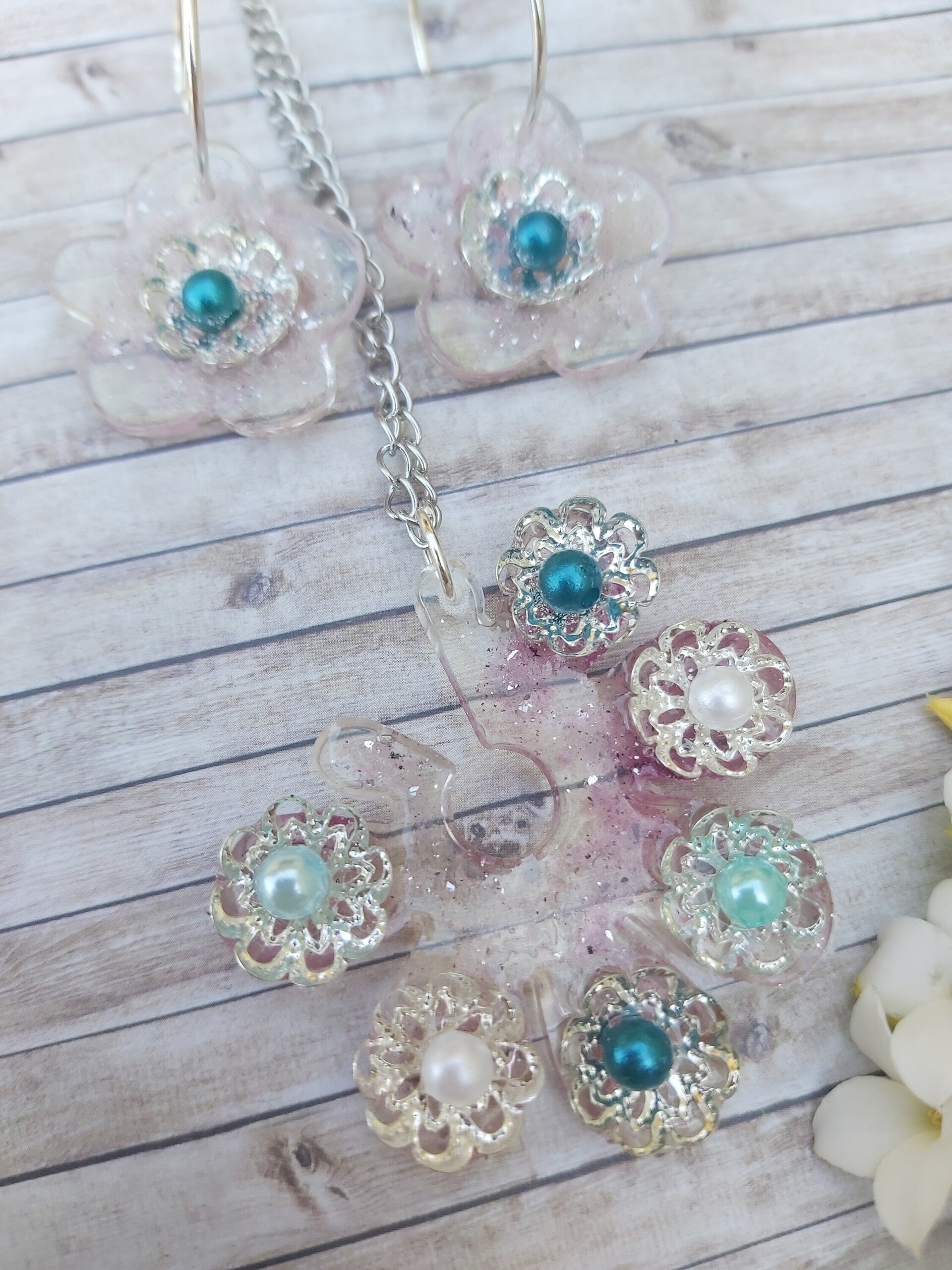 LINDA. CONJUNTO DE COLGANTE Y PENDIENTES. - 2
