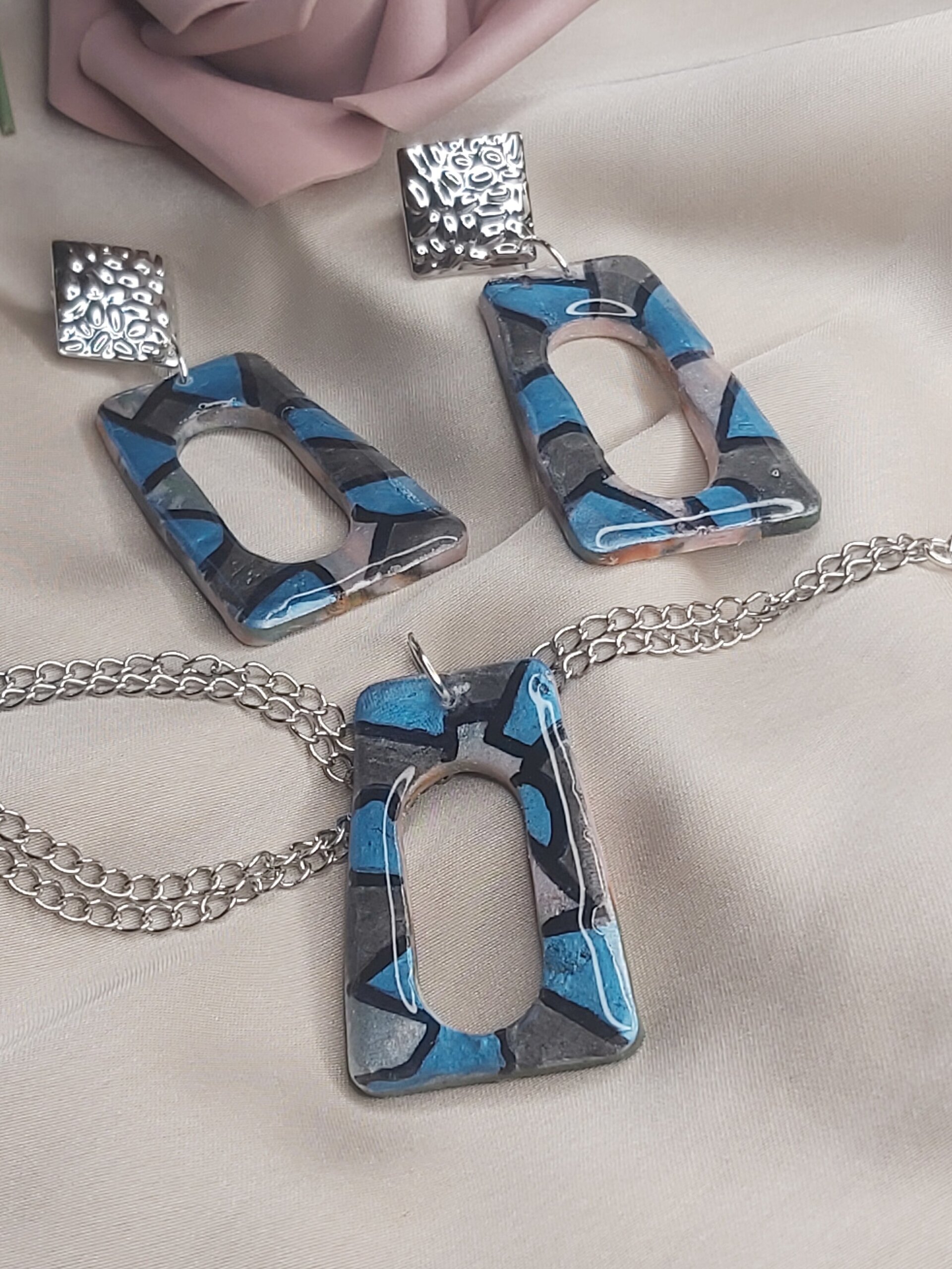 CONJUNTO NUVOLS BLUE. PENDIENTES Y COLGANTE. - 2