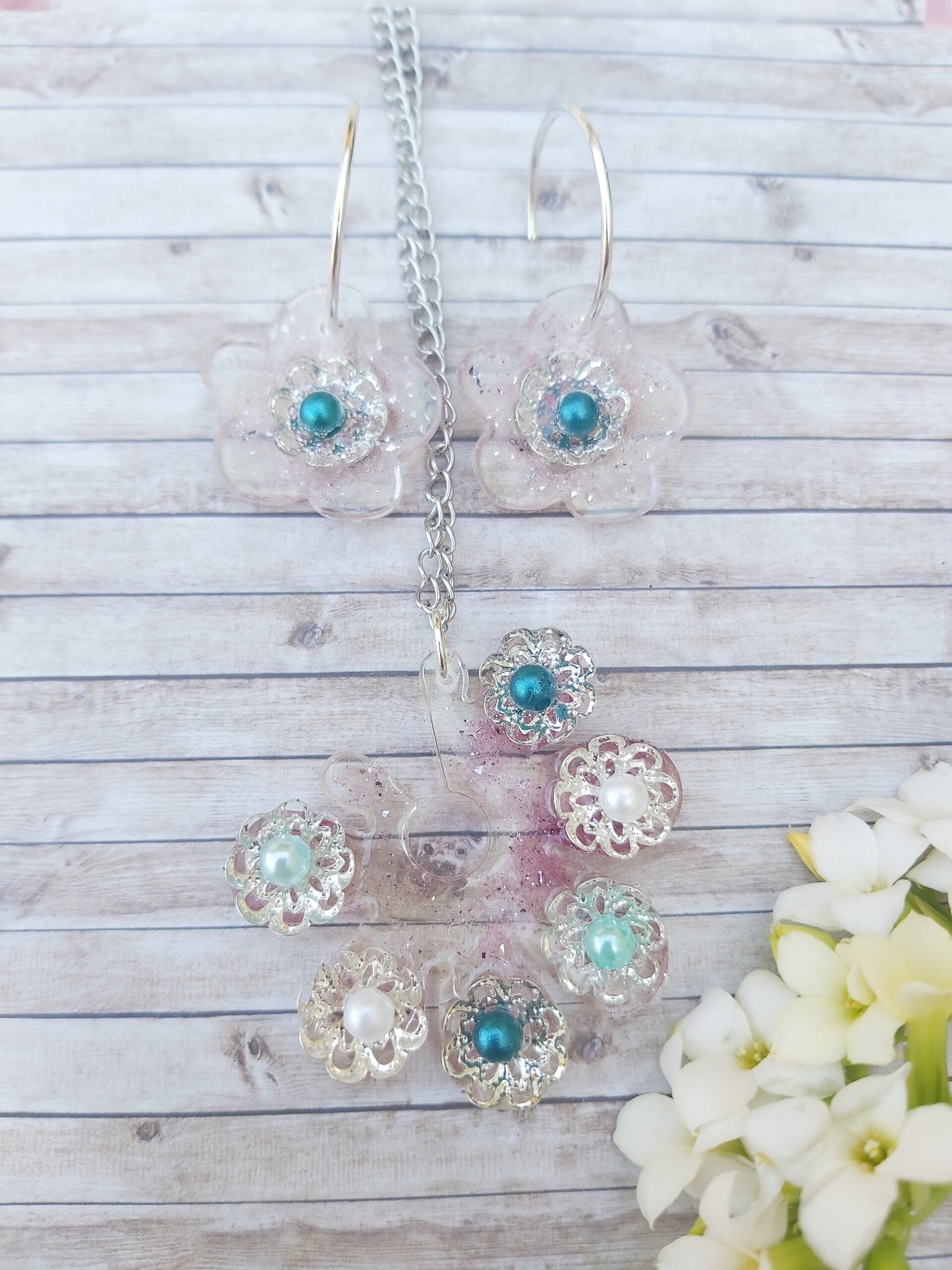 LINDA. CONJUNTO DE COLGANTE Y PENDIENTES. - 4