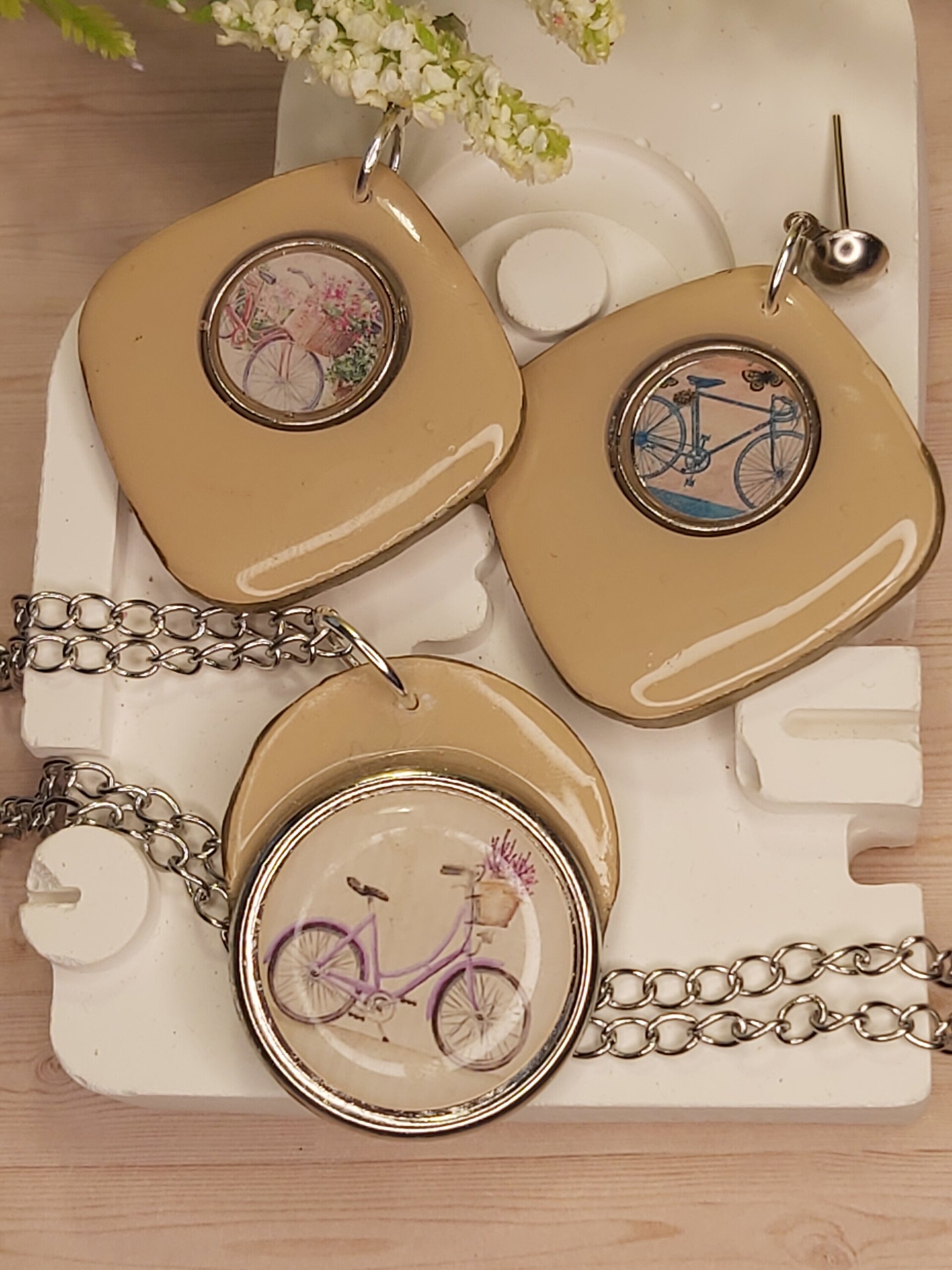 BICICLETA. CONJUNTO DE COLGANTE Y PENDIENTES. - 2